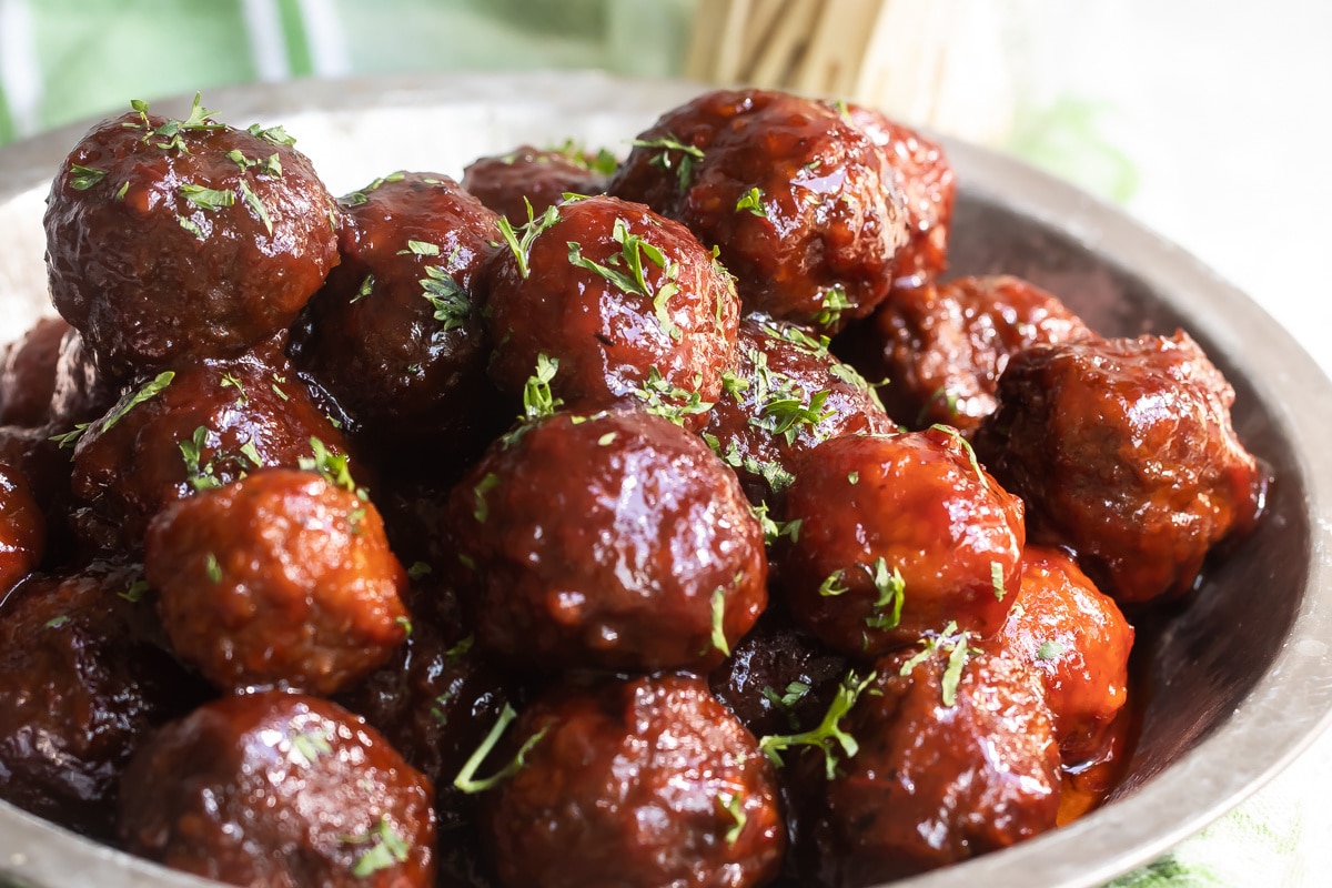 Crockpot Meatballs with Grape Jelly Sauce